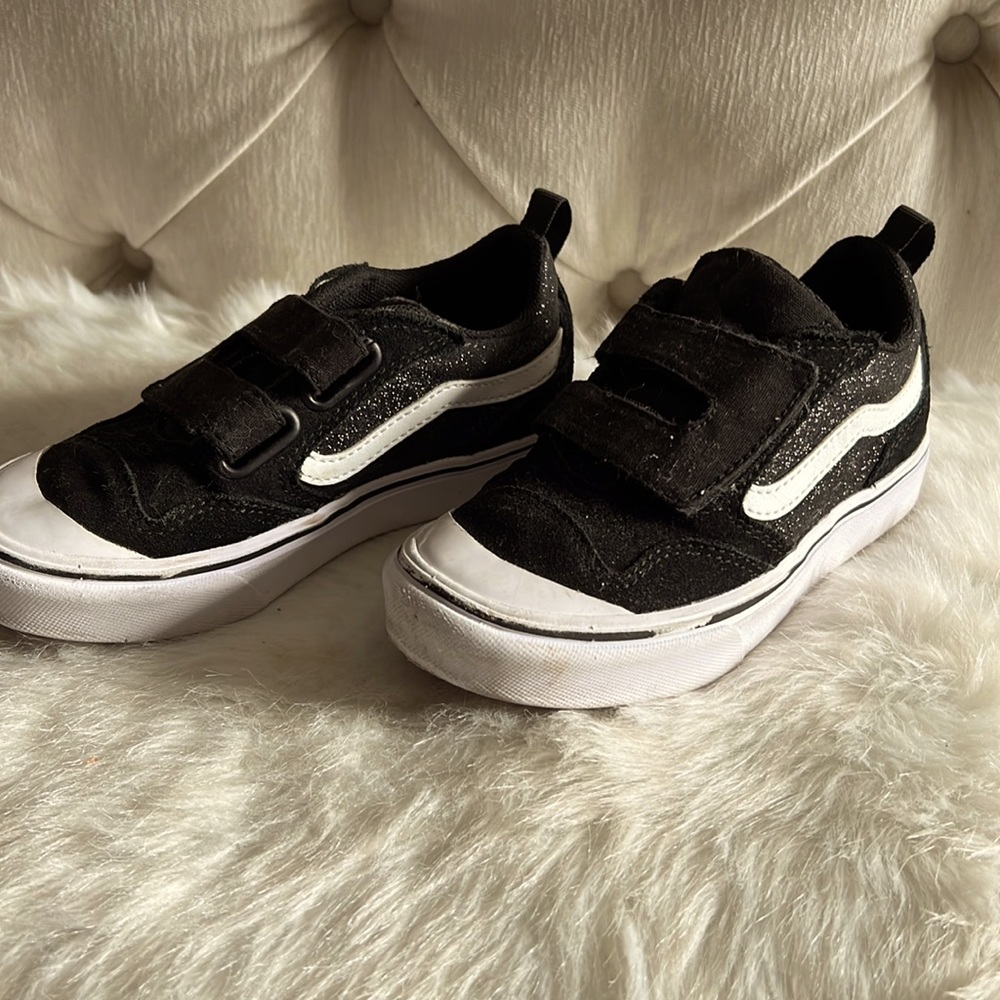 COPY - Black and white Vans